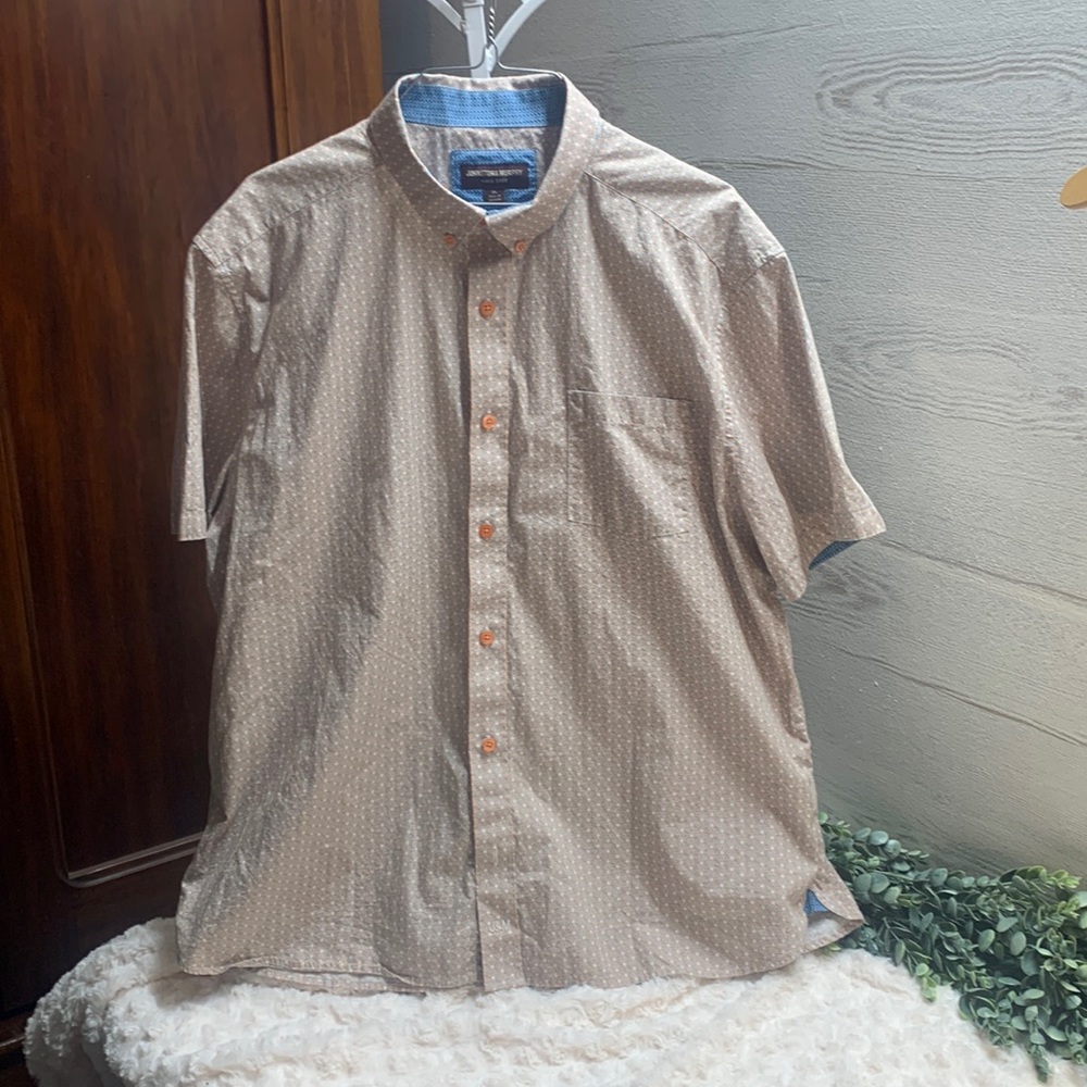 Mens Johnston & Murphy short sleeve button down. Orange and blue size XL